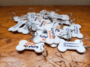 chaveiros-personalizados-formato-osso-clube-auau-brindes-santos